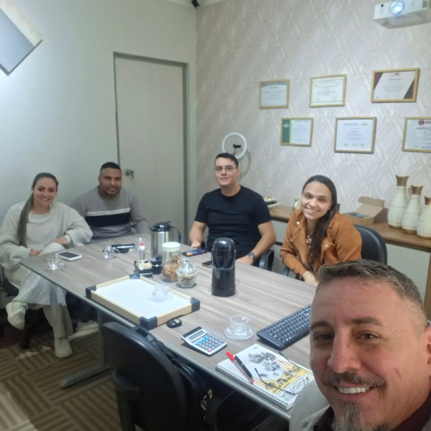 Em pleno feriado estadual de 09.07 e nós aqui, em plena discussão de alinhamentos...a crise não dorme e nós também não.…